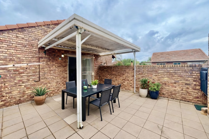 Property #2488197, Apartment For Sale in Willow Park Manor