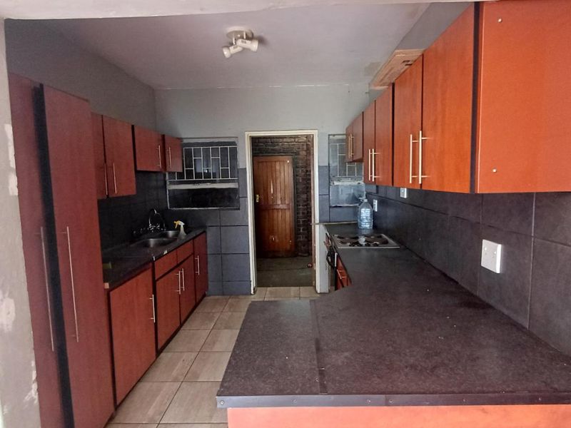 3 Bedroom Duplex For Sale - Photo 7