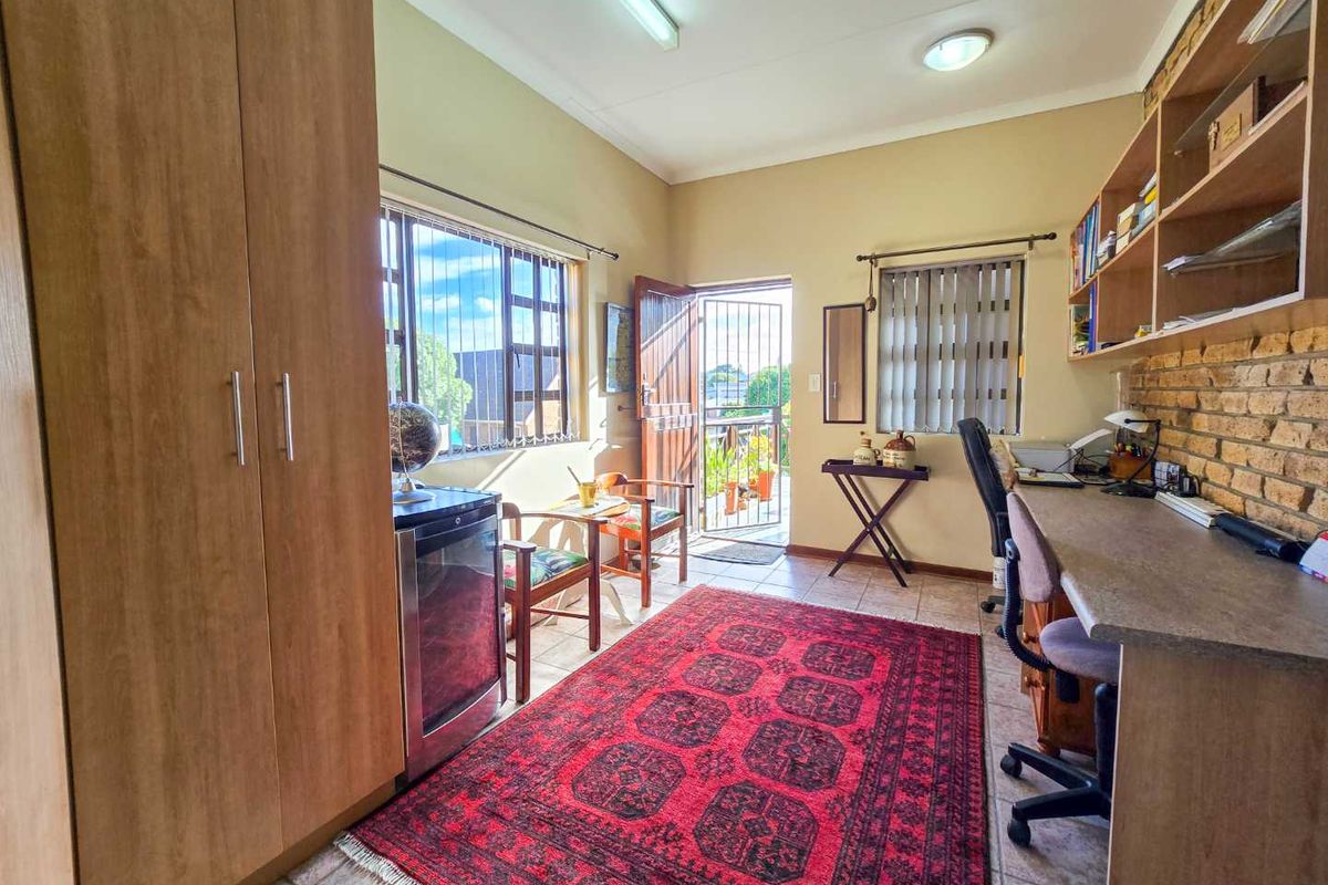 Spacious family home for sale is Stilbaai-Wes. - Photo 4