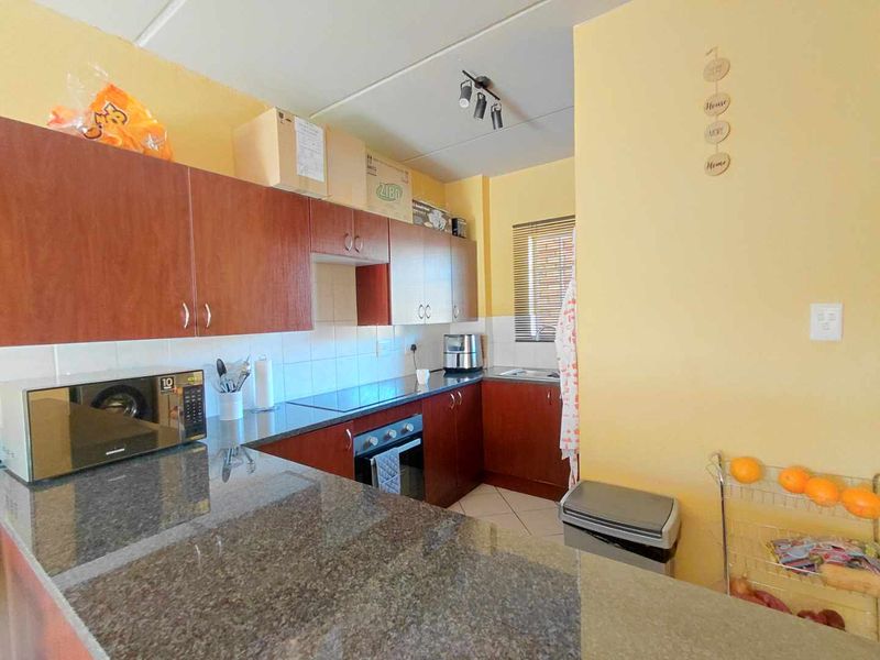 2 Bed 2 Bath Unit in Honeypark For Sale - Photo 4