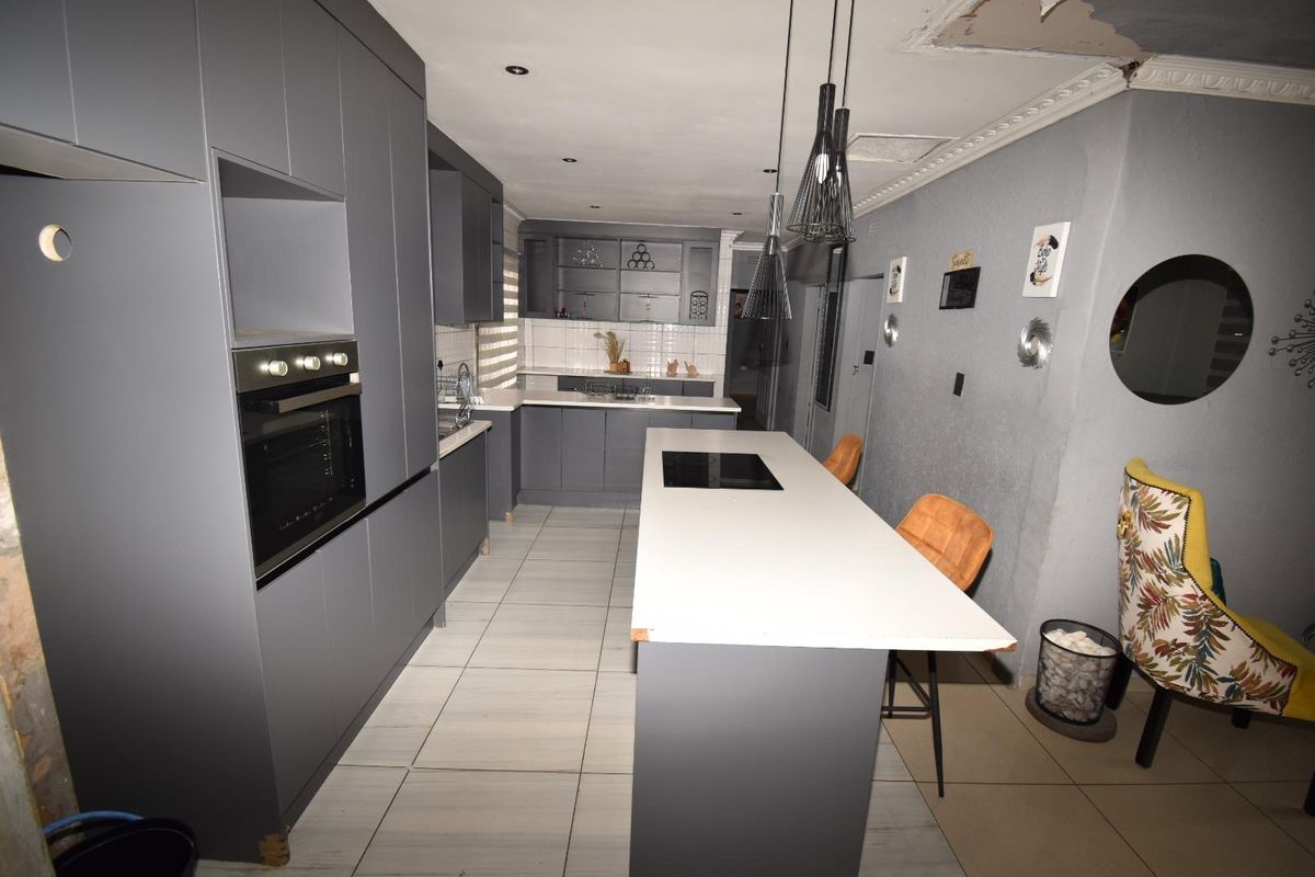 Charming 3-Bedroom Home with Flatlet in Crystal Park - Photo 4