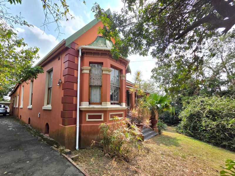 Old Style Beautiful 4 Bedroom Family Home - Photo 7