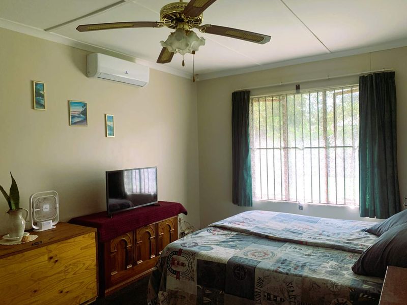 Charming Starter Home with Space, Security & Future Potential – Crestholme - Photo 8