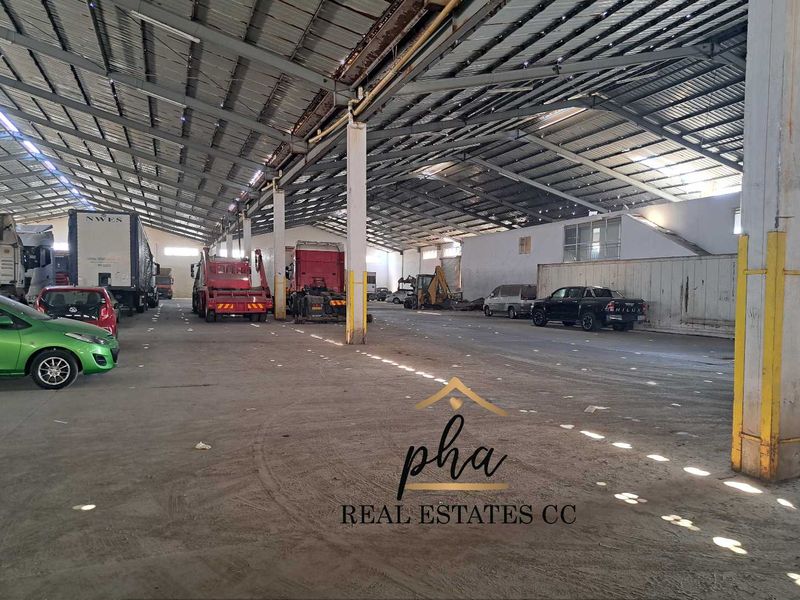 Industrial Warehouses with 2 office blocks with big yard selling in Walvis Bay - Photo 2