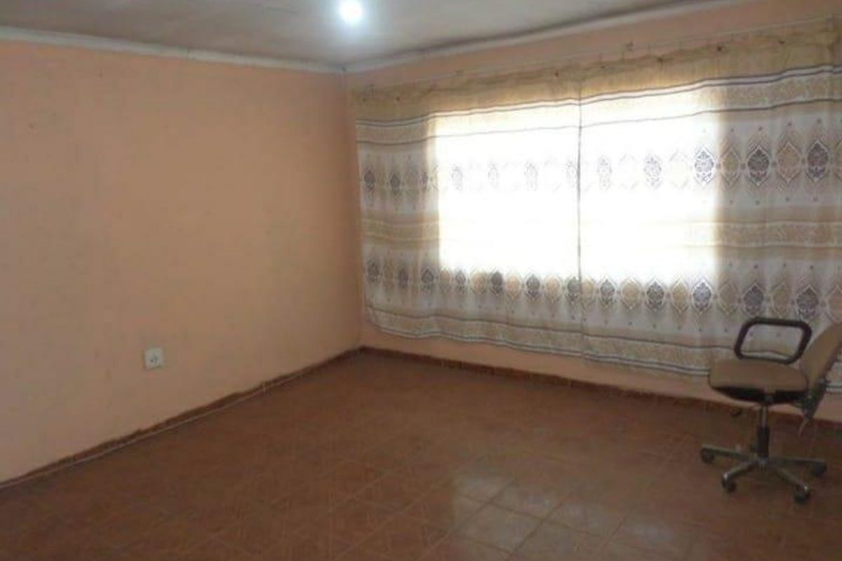 2 bedrooms family home in Atteridgeville ext7 - Photo 5