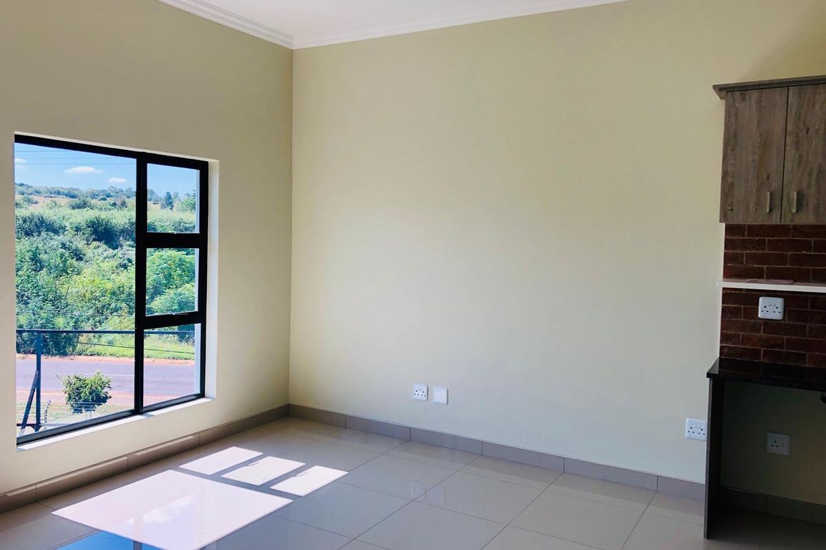 EXCLUSIVE BACHELOR PAD FOR THE BEGINNER OR STUDENT IN EXCELLENT SECURITY - Photo 4