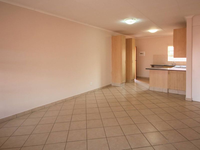 Welcome to Hazeldean - 2 Bedrooms/ 2 Bathrooms/ 1 Garage - Second Floor Unit! - Photo 7
