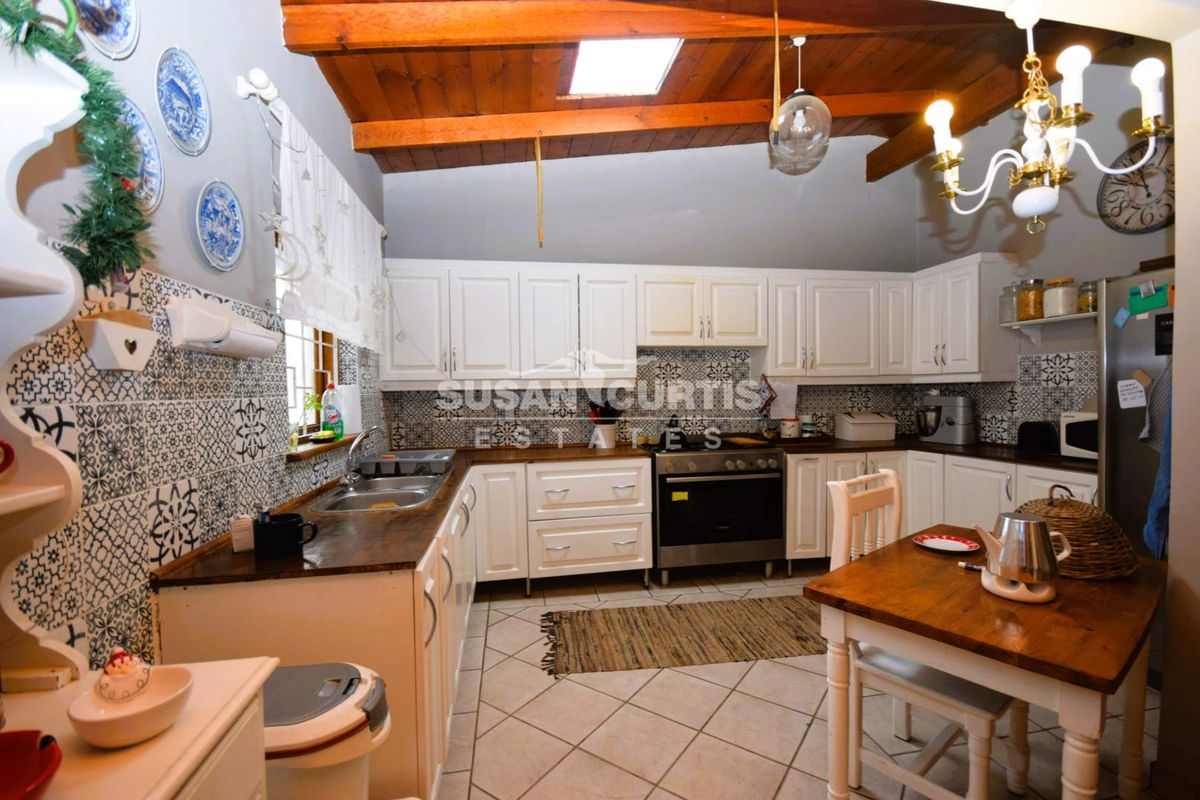 Fabulous family home in popular area - Photo 3