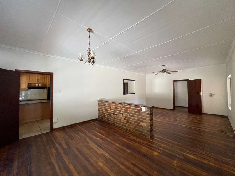 Restore the Charm – Spacious Hartenbos Central Home with Pool & Wooden Floors - Photo 7