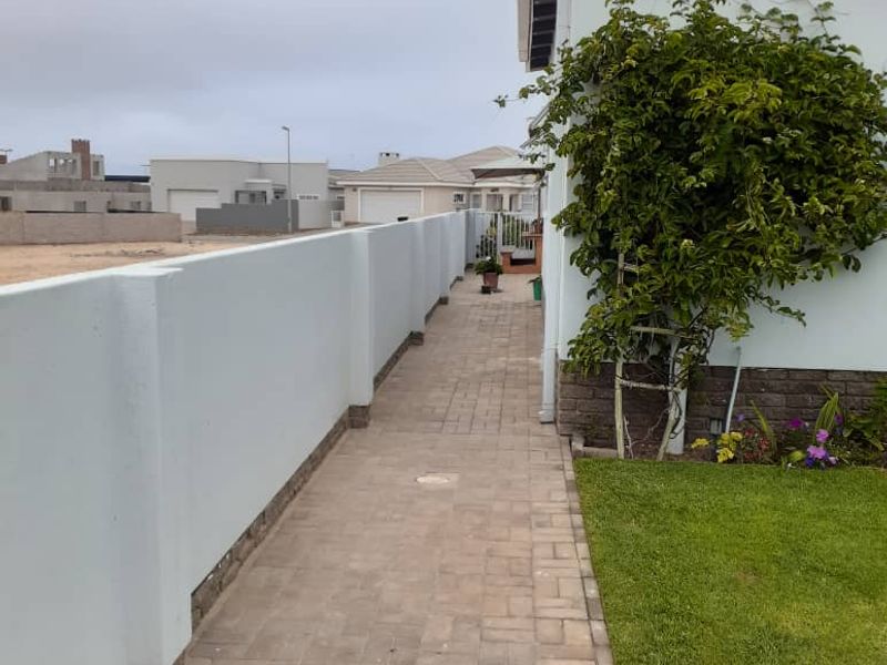MODERN WELL-MAINTAINED HOUSE WITH FLAT FOR SALE IN HENTIES BAY - NAMIBIA - Photo 4
