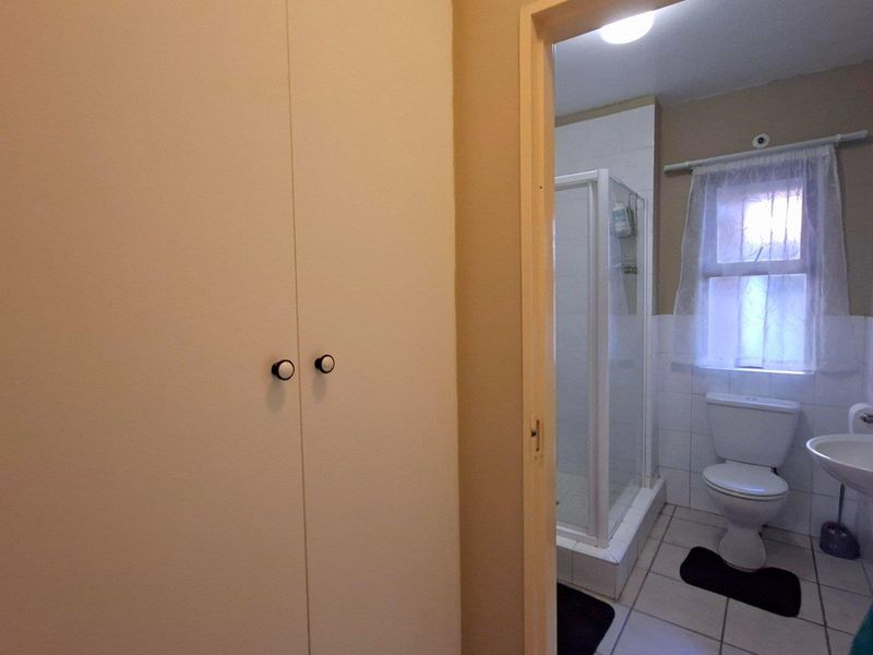 Lovely garden studio apartment available in Bryanston - Photo 9
