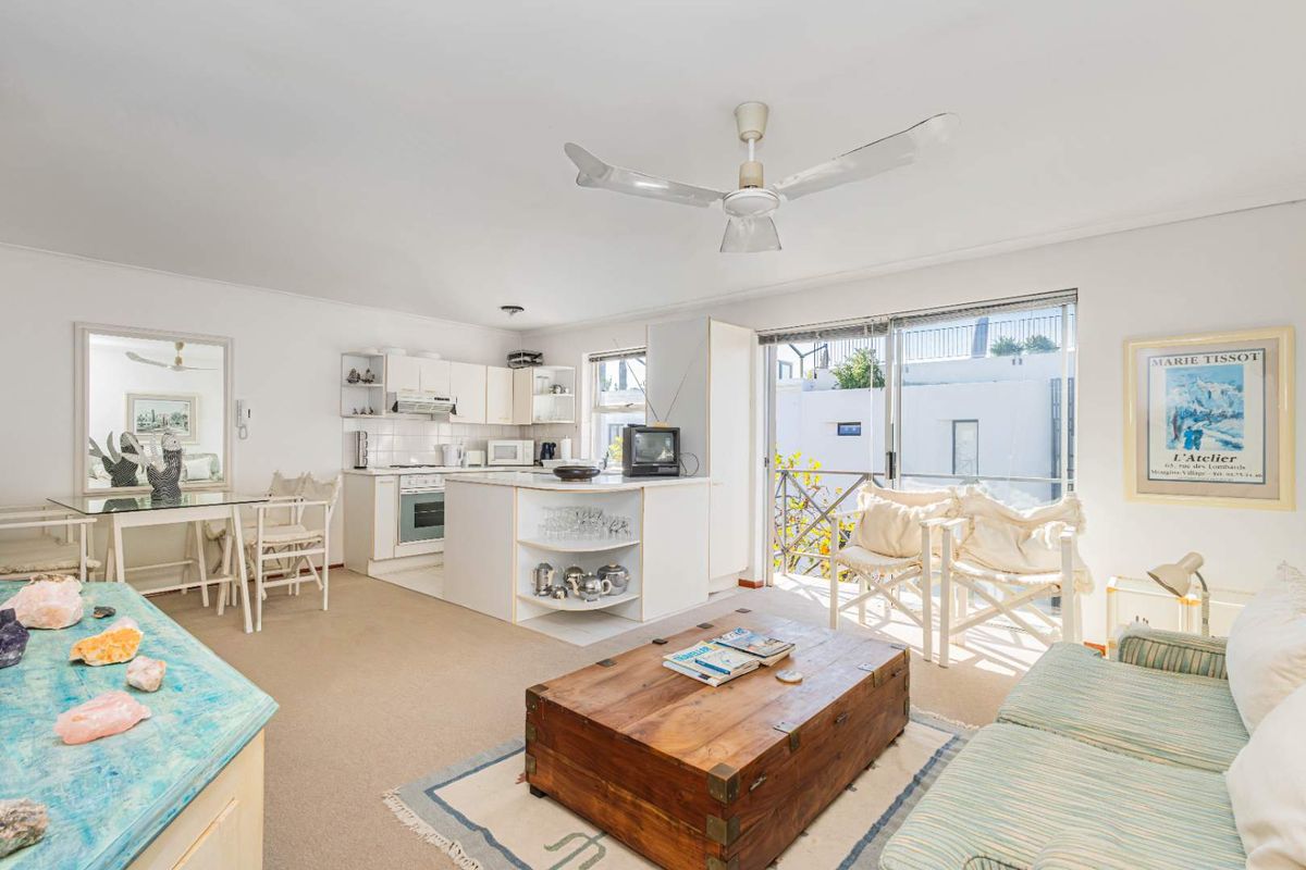 Investor Alert: Airbnb-Friendly Pad in Trendy De Waterkant - Photo 5