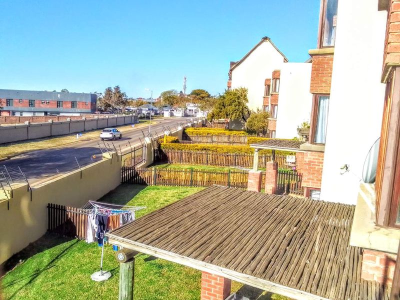 Discover tranquility and comfort in this charming 2-bedroom apartment. - Photo 3