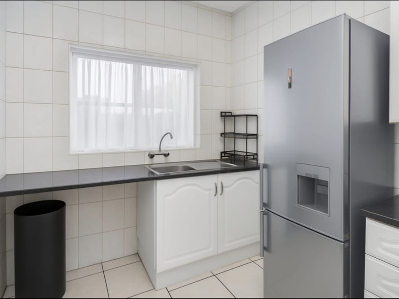 First-Floor 2-Bedroom Apartment with Enclosed Balcony - Photo 8