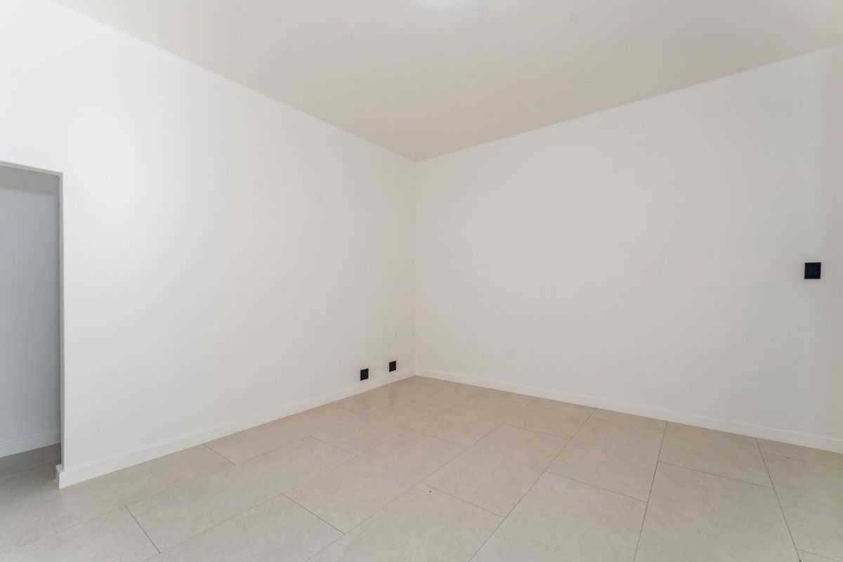 Stylish Renovated 2-Bedroom - Photo 5