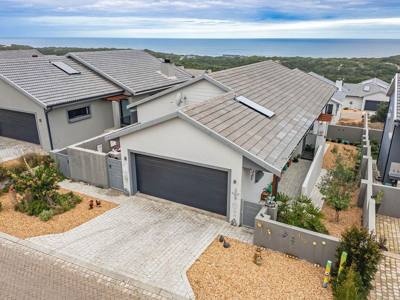 Cozy family home with endless sea views - Photo 1