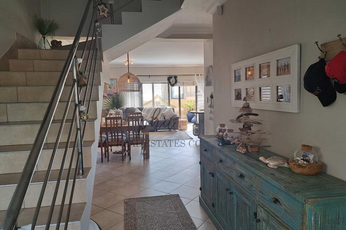 Stunning, upmarket 3 bedroom townhouse, close to the beach for sale in Dolphin Beach - Photo 4