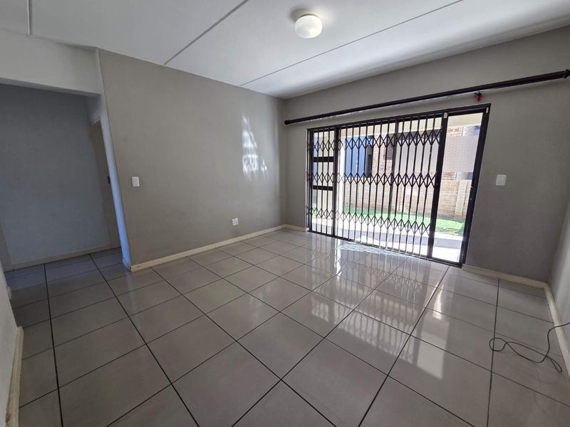 Secure 2-Bedroom Garden Unit – Pet-Friendly - Photo 5