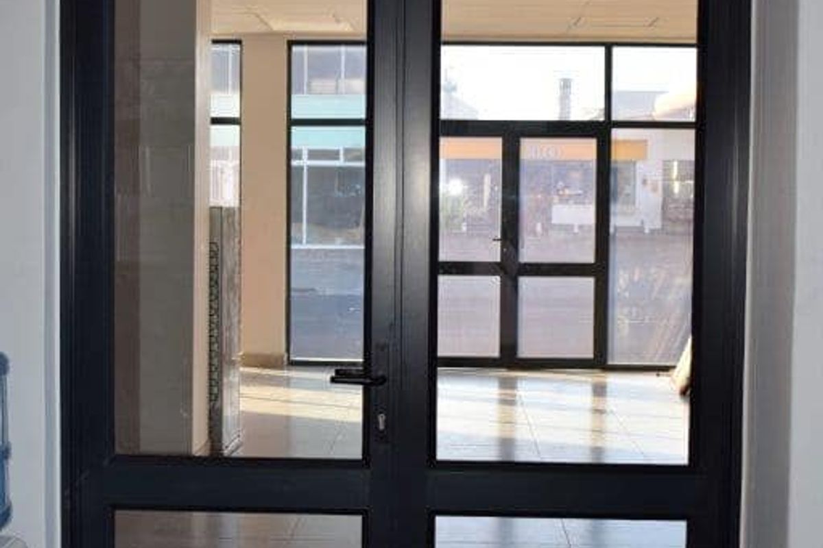 HOTEL FOR SALE IN WALVIS BAY. - Photo 2