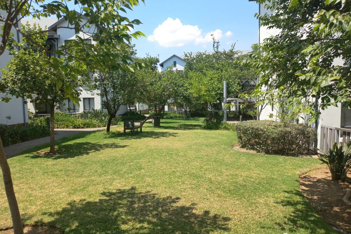 2 Bedroom 2 bathroom home for rent in Sandton(fourways) - Photo 3