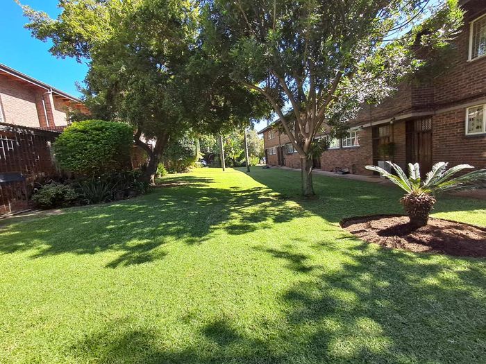 Property #2498097, Townhouse Rental Monthly in Queenswood