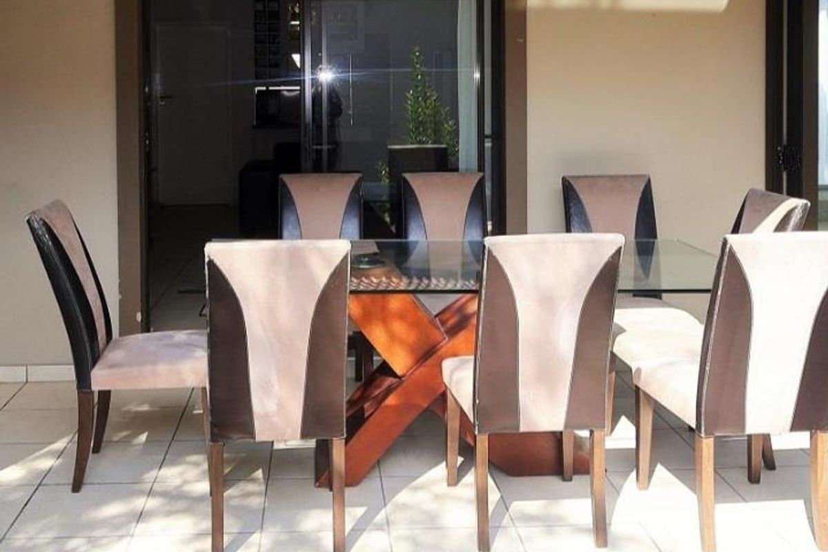 Grand property for sale. - Photo 2