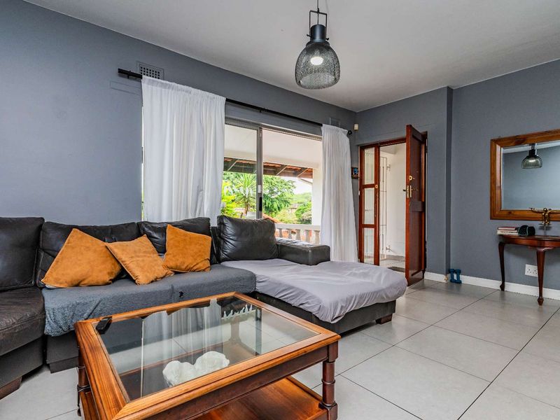 HENDRA - DELIGHTFUL PET FRIENDLY DUPLEX WITH ITS OWN POOL - Photo 5