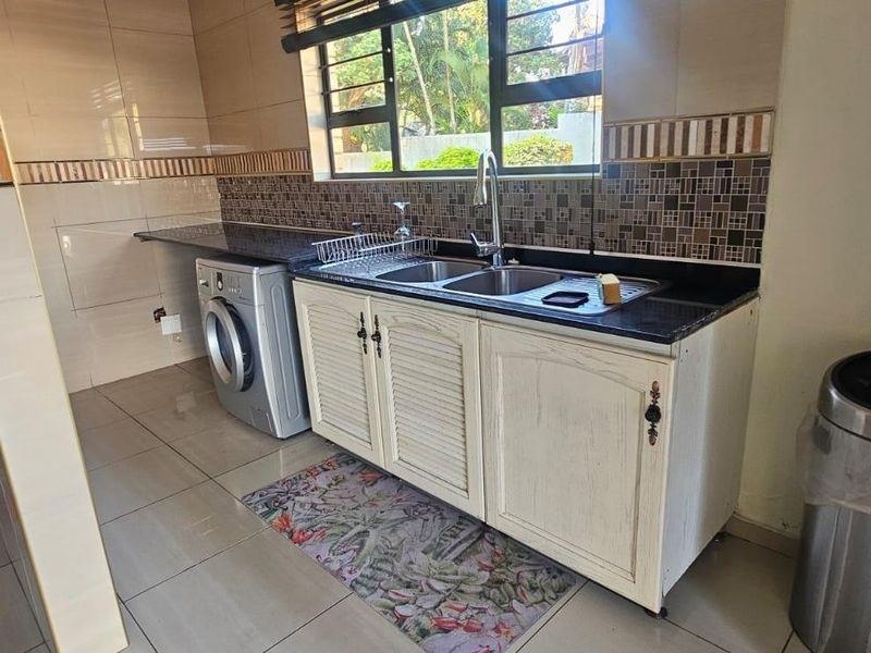 Premium Executive Accommodation | Six En-Suite Bedrooms | Corporate Rental - Photo 9