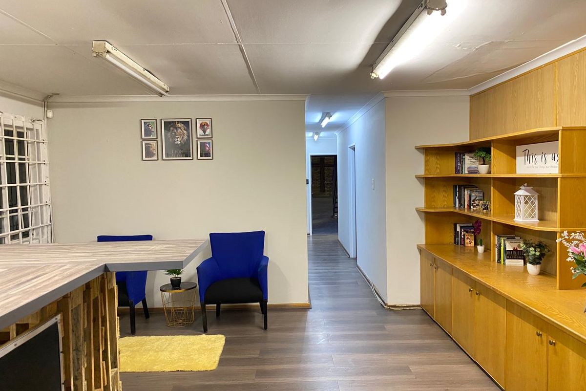 "Charming Commercial Space: Ready for Your Business!" - Photo 4