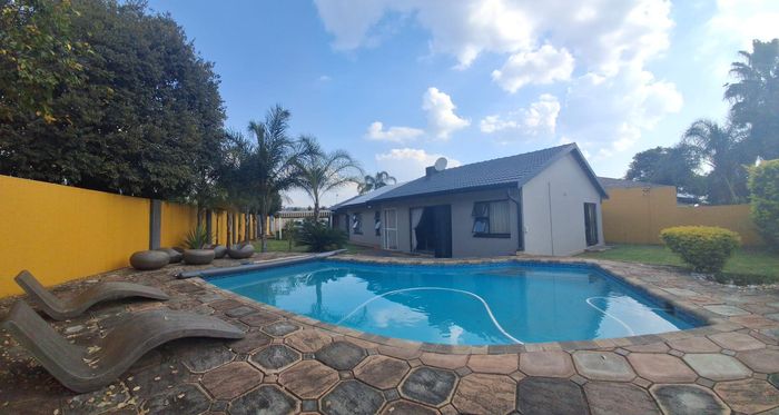 Property #2485381, House For Sale in Silverton Ext 1