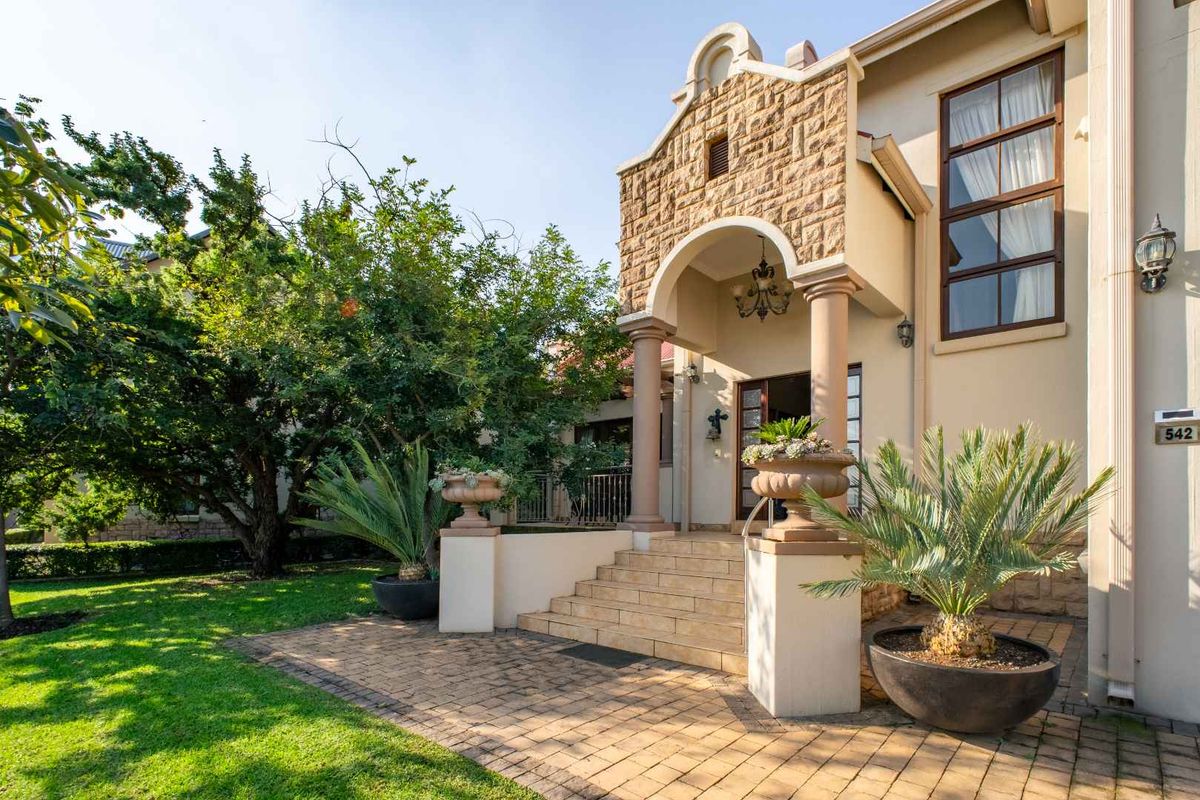 Timeless Luxury Meets Tranquil Living at Waterlake Farm - Photo 5