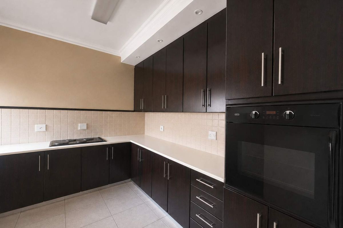 Exclusive Secure Retirement Living with the convenience of a solar system - Photo 3