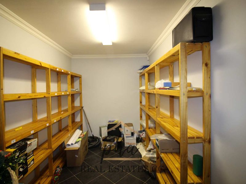 Various building on one large plot if for sale - Swakopmund (Industrial) - Photo 8