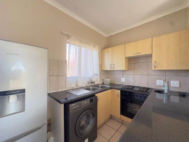 1 Bedroom Apartment With A Balcony - Photo 3