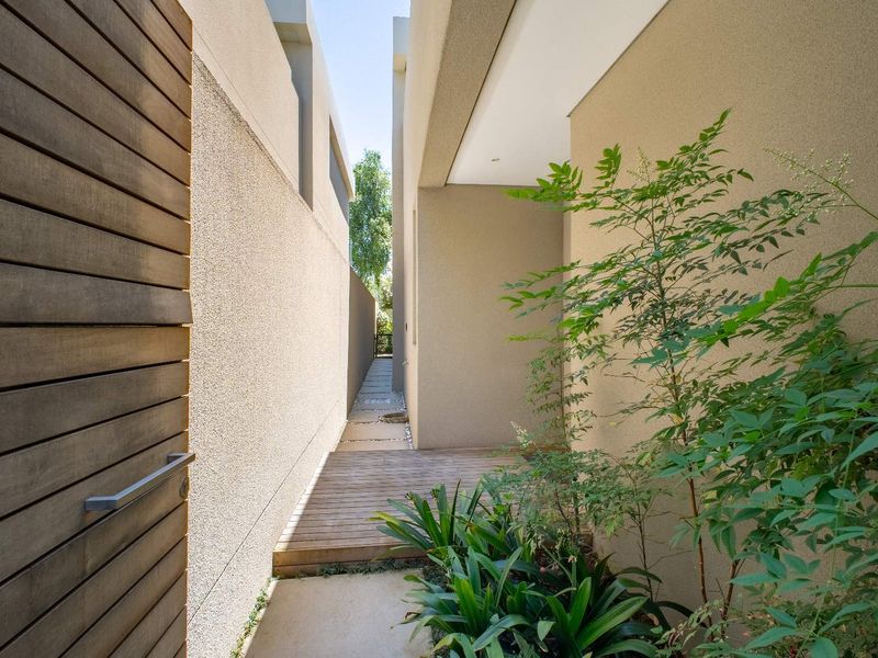 Modern Three Bedroom Home for Sale in Prestigious One Iris, Morningside - Photo 3