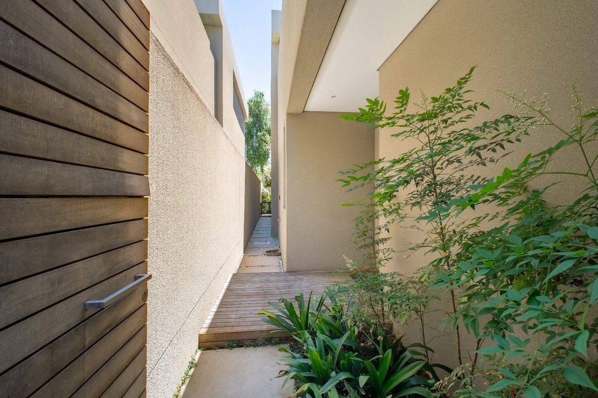 Modern Three Bedroom Home for Sale in Prestigious One Iris, Morningside - Photo 3