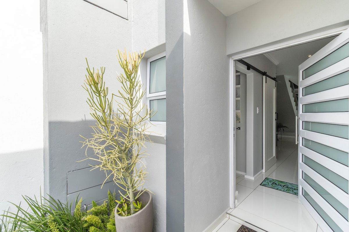 Secure, Stylish, and Designed for Easy Living - Photo 4