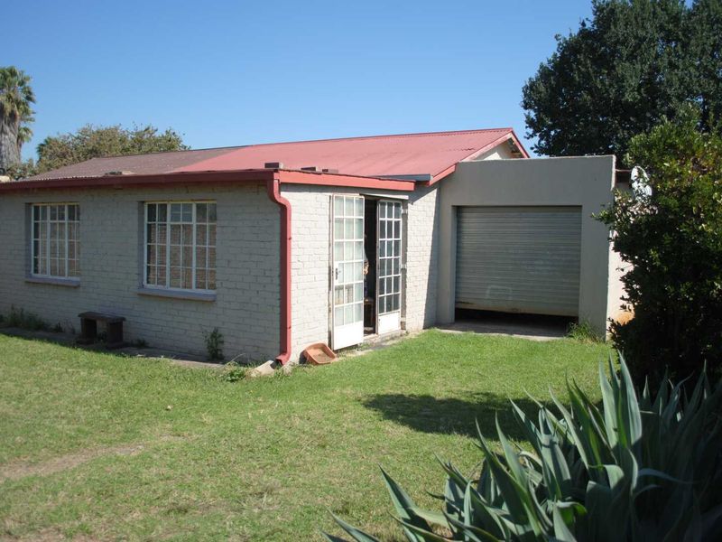 Well Priced this Cozy, Entry level 2 Bedroom home - Photo 2