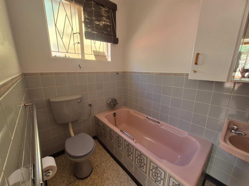 Luxury Hill Family home with a beautiful view - Photo 7