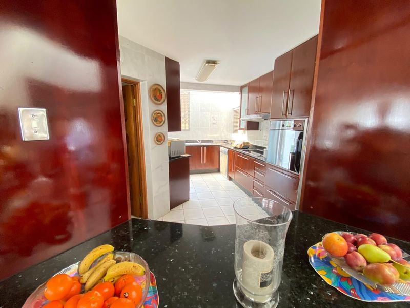 Spacious Family Home in Secure Complex - Photo 4