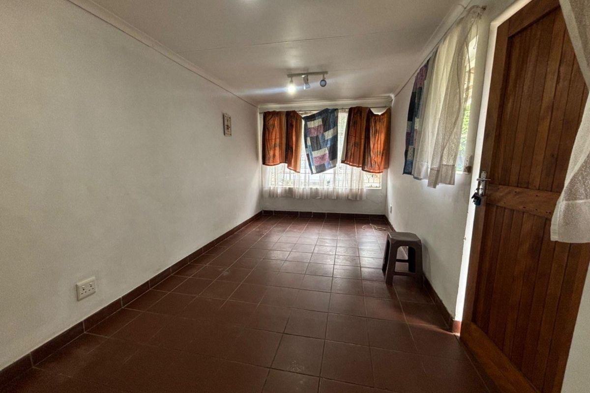 Charming 1-Bedroom Cottage with Covered Parking & Backup Power - Photo 2