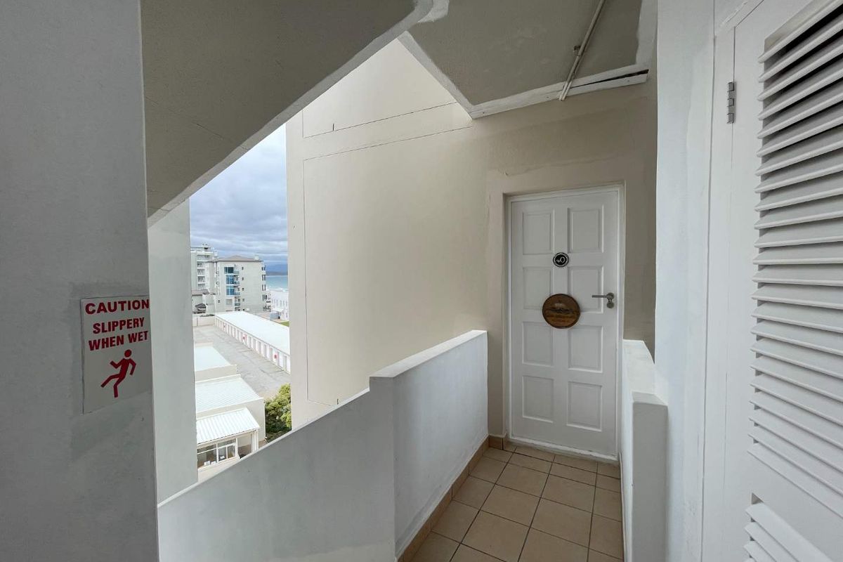 Smart Investment at La Palma Villas - 3 Bedroom Apartment with Breaker Views - Photo 3