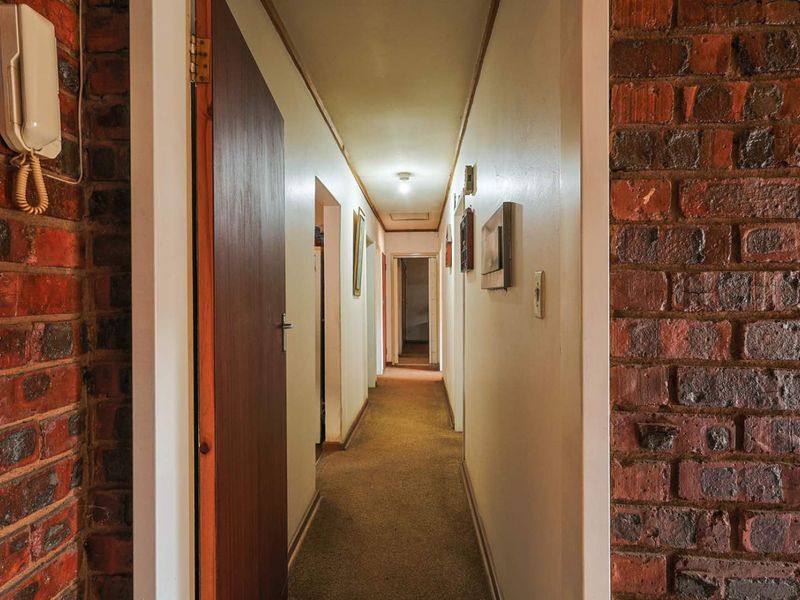A Hidden Gem with Endless Potential – 3 Bedroom Family Home - Photo 6