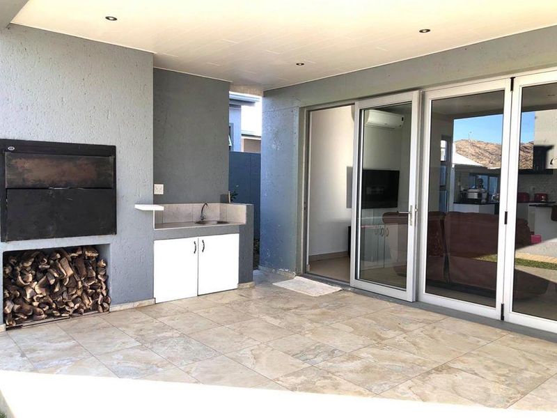 4 Bedroom House For Sale In Elisenheim - Photo 2