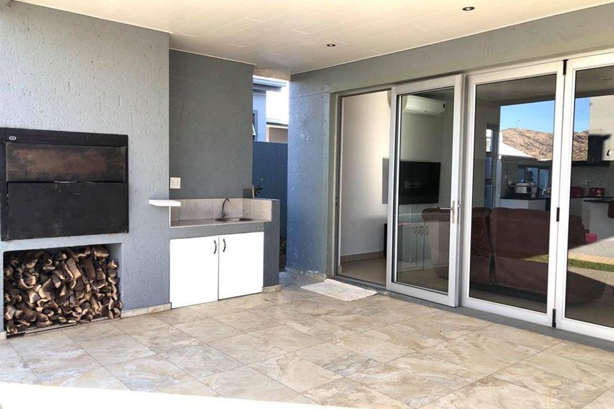 4 Bedroom House For Sale In Elisenheim - Photo 2