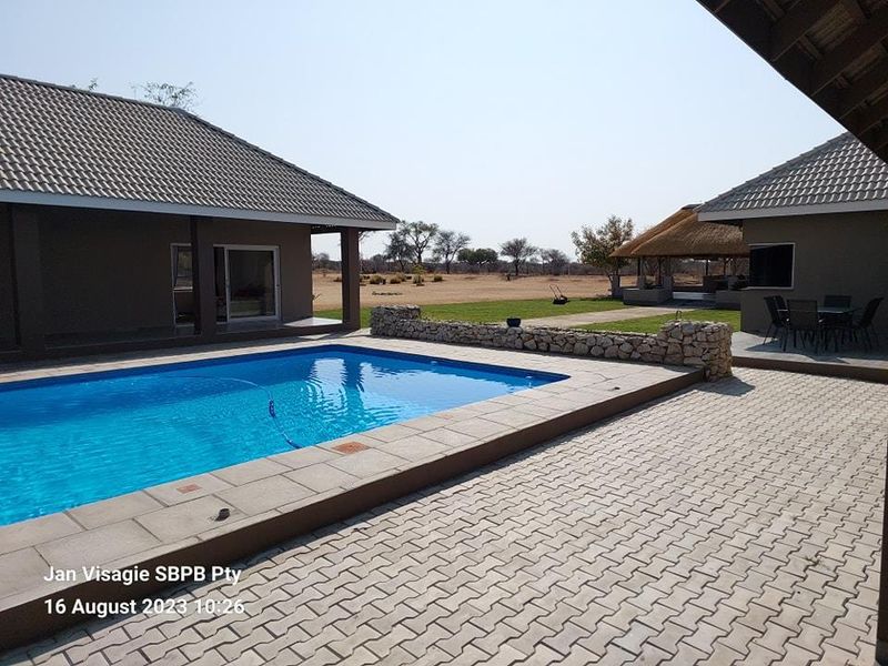 FOR SALE - Plot with Luxurious House in Omaruru Wildlife Estate - Photo 2