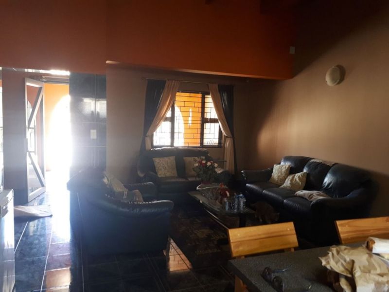 FOR SALE- 3 BEDROOM HOUSE IN HENTIESBAY, NAMIBIA - Photo 7