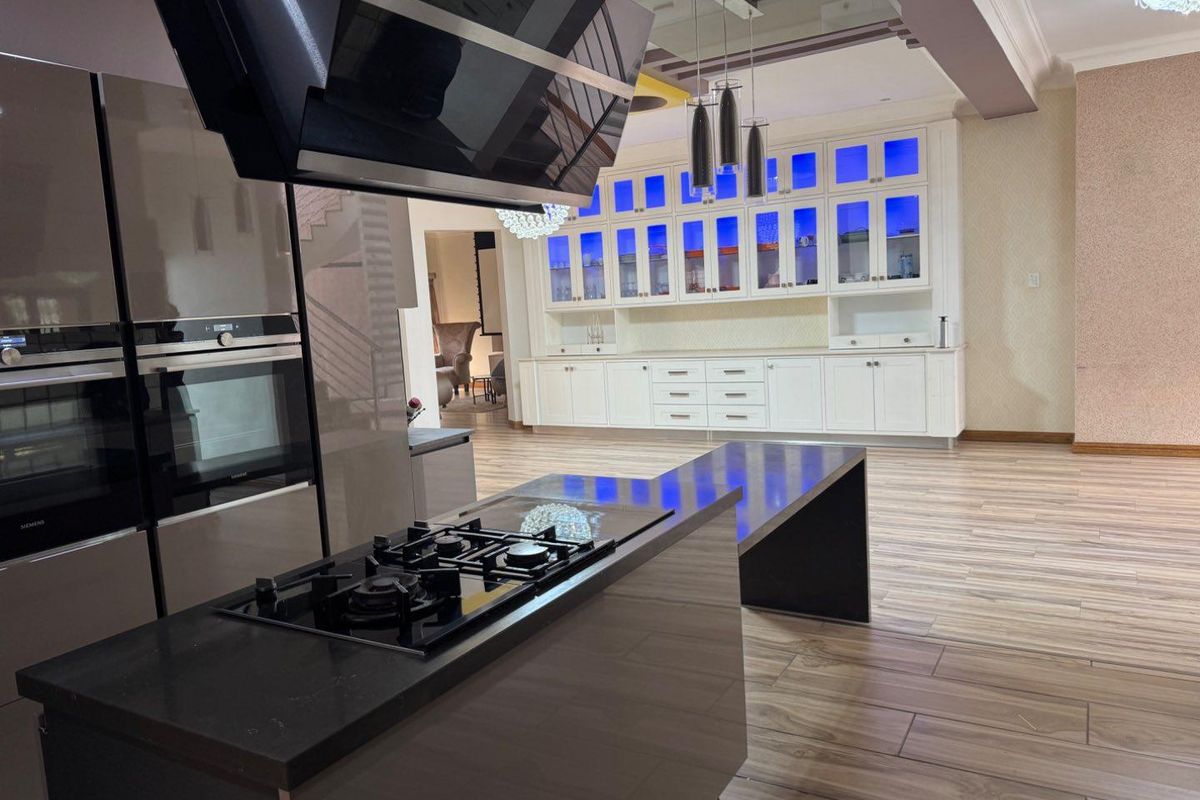 Elegant 6 Bedroom Double Storey Home With Cinema Room & Luxury Features - Photo 5