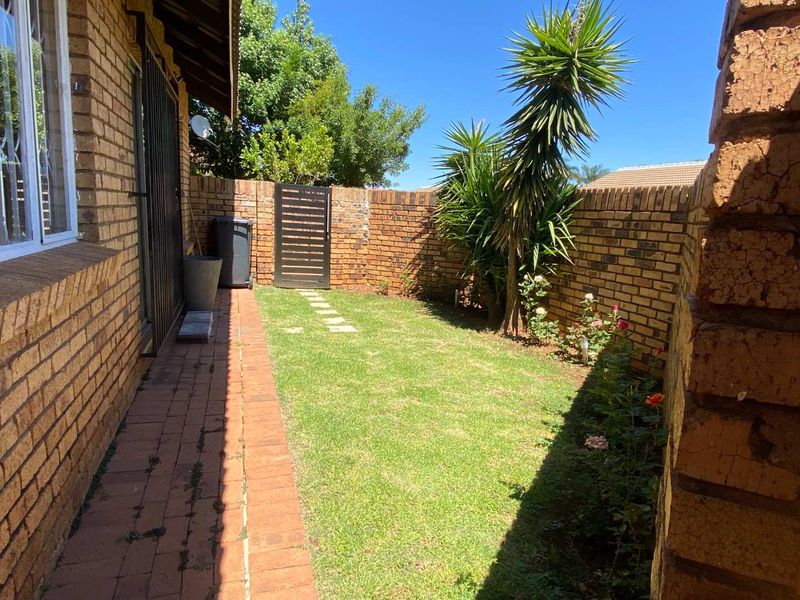 2 Bedroom Townhouse in Highveld. - Photo 8