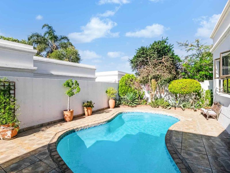 STUNNING LIGHT AND BRIGHT SIMPLEX - IN SOUGHT AFTER FLEETWOOD ESTATE - Photo 8